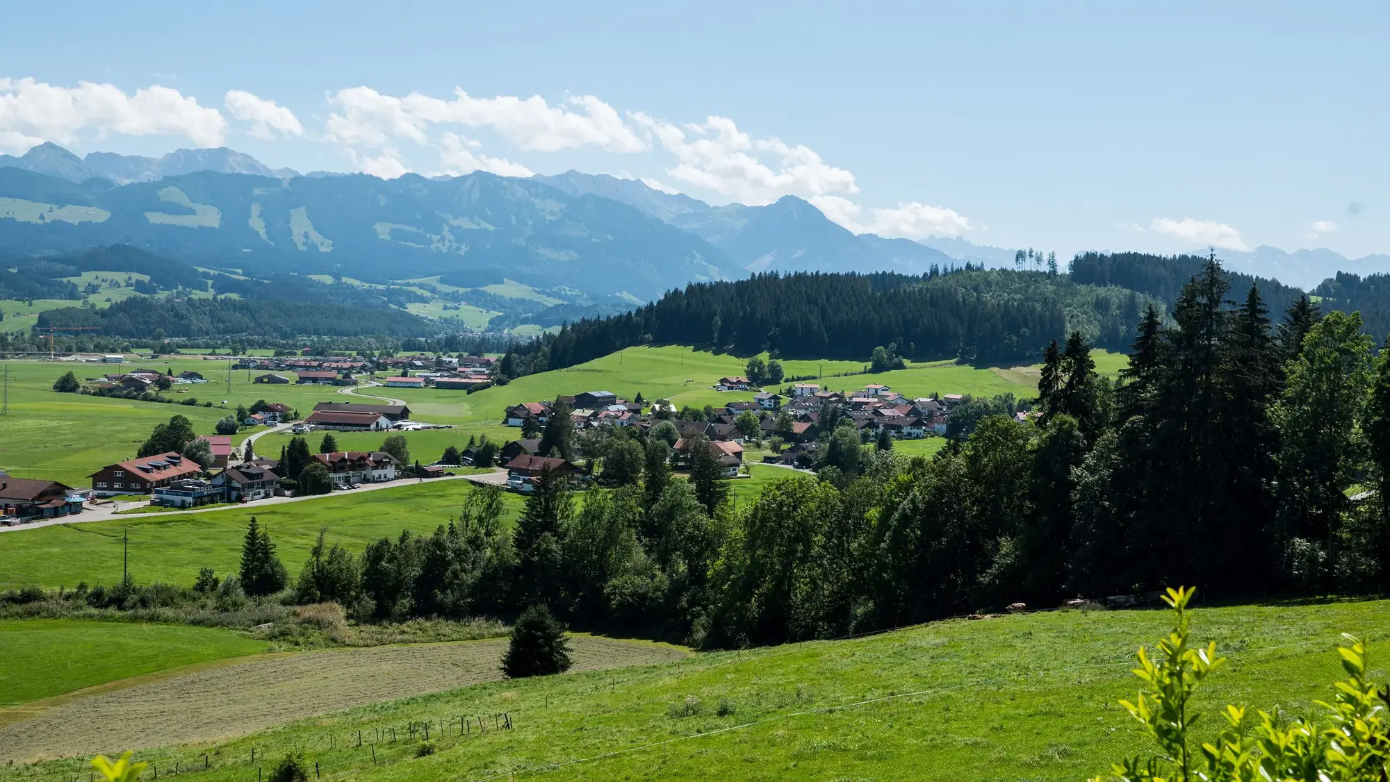Ausblick im Sommer auf das Allgäu | AlpenLodge Allgäu